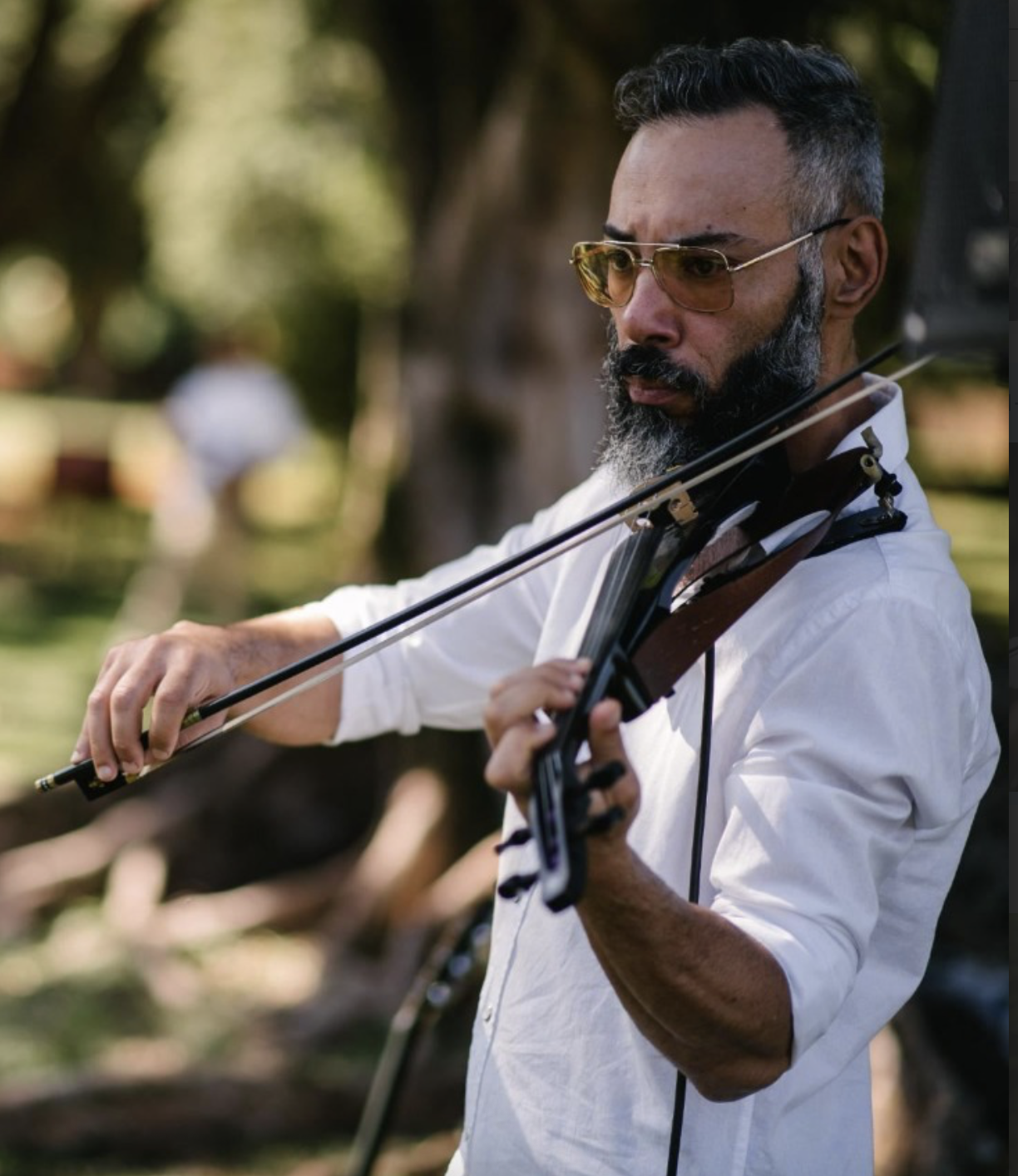 Rafael Simionato tocando violino